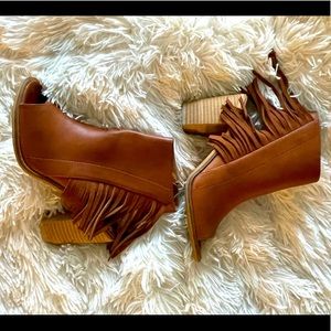 Cute tassel booties size 6
